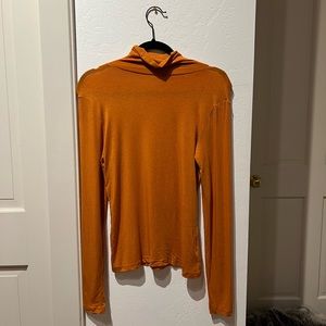 Long-sleeve Turtleneck